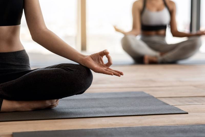 COMMENCER LES COURS DE YOGA À DOMICILE SUR TOULON